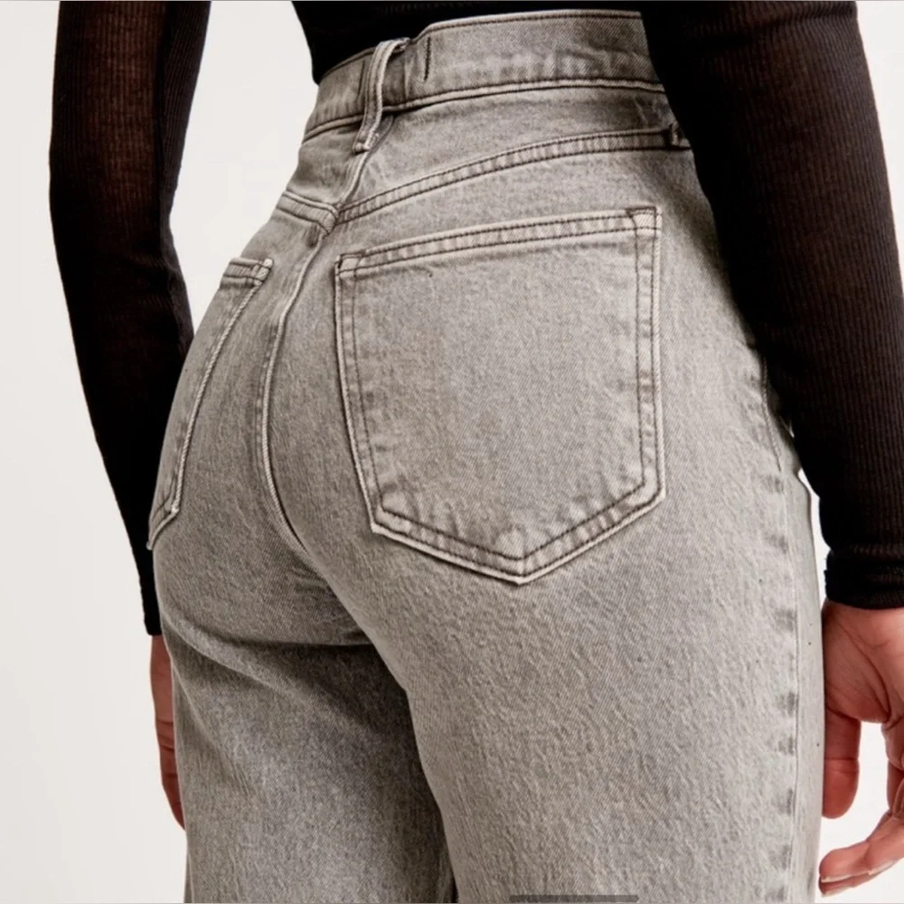Abercrombie & Fitch Ultra High Rise 90s Straight Jean in Gray